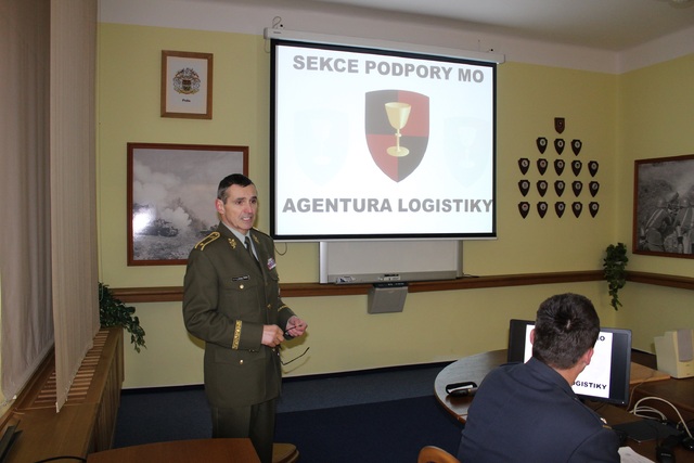 Brigádní generál Trakal během prezentace
