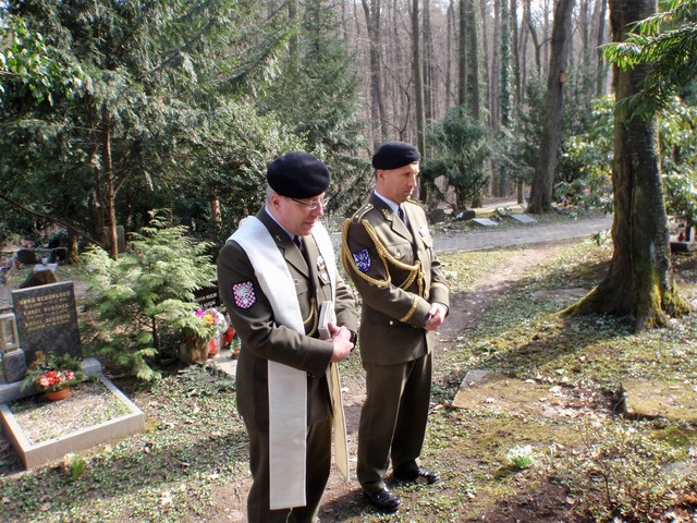 Náčelník Vojenské policie brigádní generál Pavel Kříž a kaplan VP kapitán Roman Lukáš