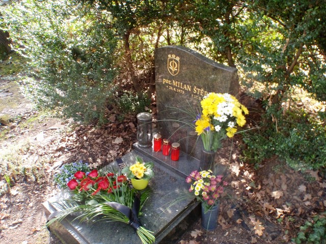 Hrob bývalého příslušníka útvaru speciálních operací Vojenské policie (SOG VP) poručíka in memoriam Milana Štěrby