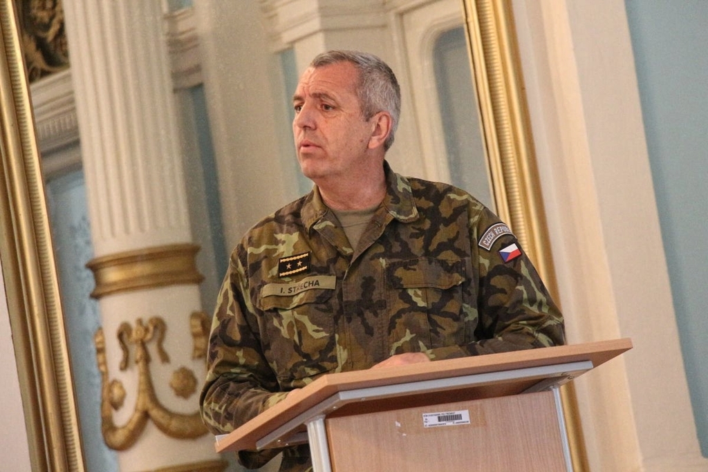 Generálmajor Střecha výboru přiblížil detailu projektu přezbrojení