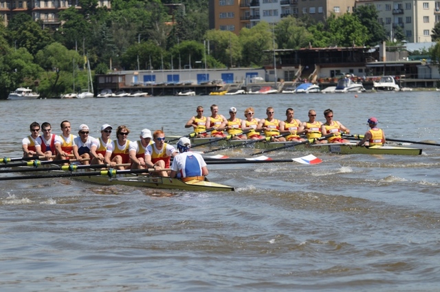 Primátorky 2011 - souboj dvou osmiveslic Dukly Praha