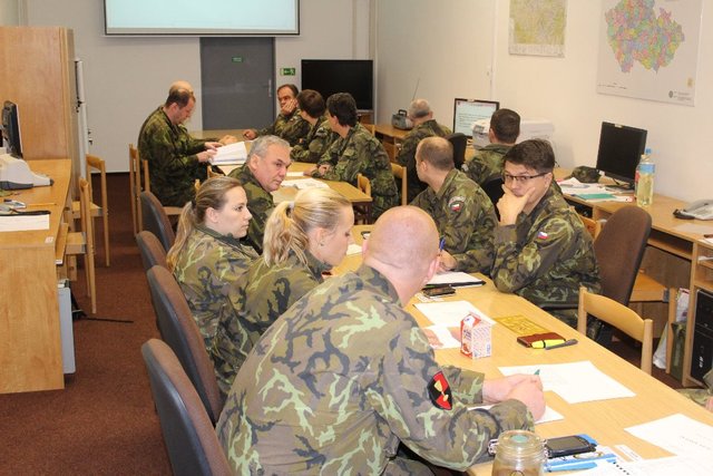Příslušníci Agentury logistiky při štábním nácviku (2)