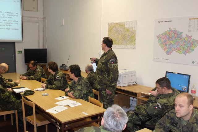 Příslušníci Agentury logistiky při štábním nácviku (3)