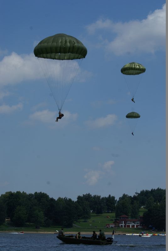 Přistání do vody je jedním z nejnáročnějších seskoků