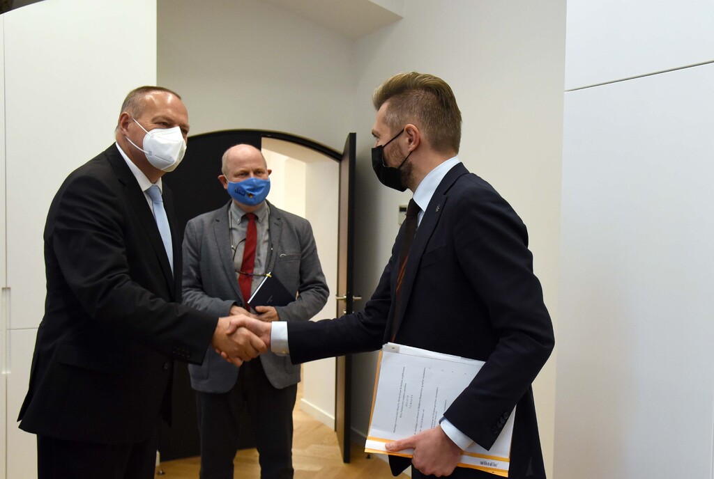 Přivítání na Ministerstvu obrany Litvy, bilaterální jednání s náměstkem ministra Margirisem Abukevičiusem