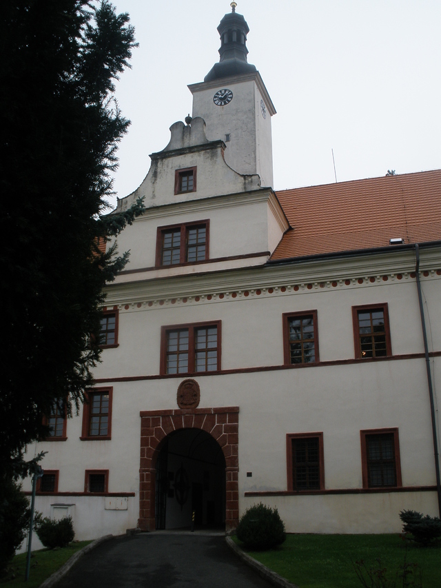 Průčelí státního zámku Komorní Hrádek