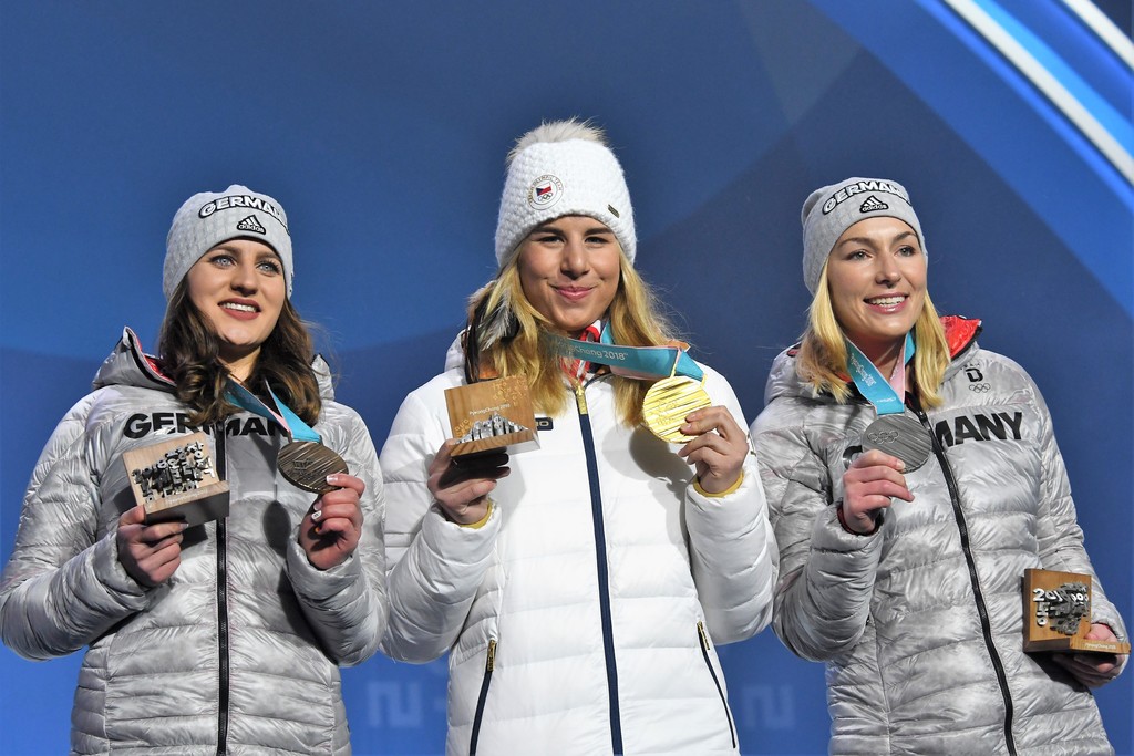 První při medailistky obřího slalomu ve snowboardu