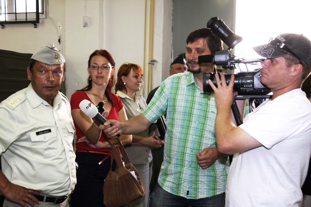 Plukovník Jozef GALLA informuje média o úkolech základny