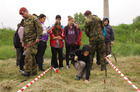 Pyrotechnici z EOD týmu si pro děti připravili malé minové pole na stanovišti č. 7