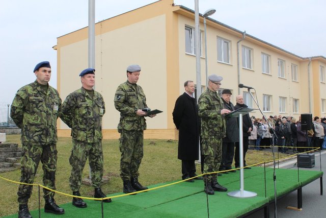 Ředitel Agentury logistiky plk. gšt. Jaroslav Trakal přednesl ve Staré Boleslavi krátký projev ke Dni přístupu ČR do NATO