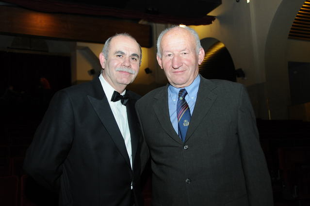 Ředitel ASC Dukla plk. Priščák předal cenu trenérovi Vršeckému