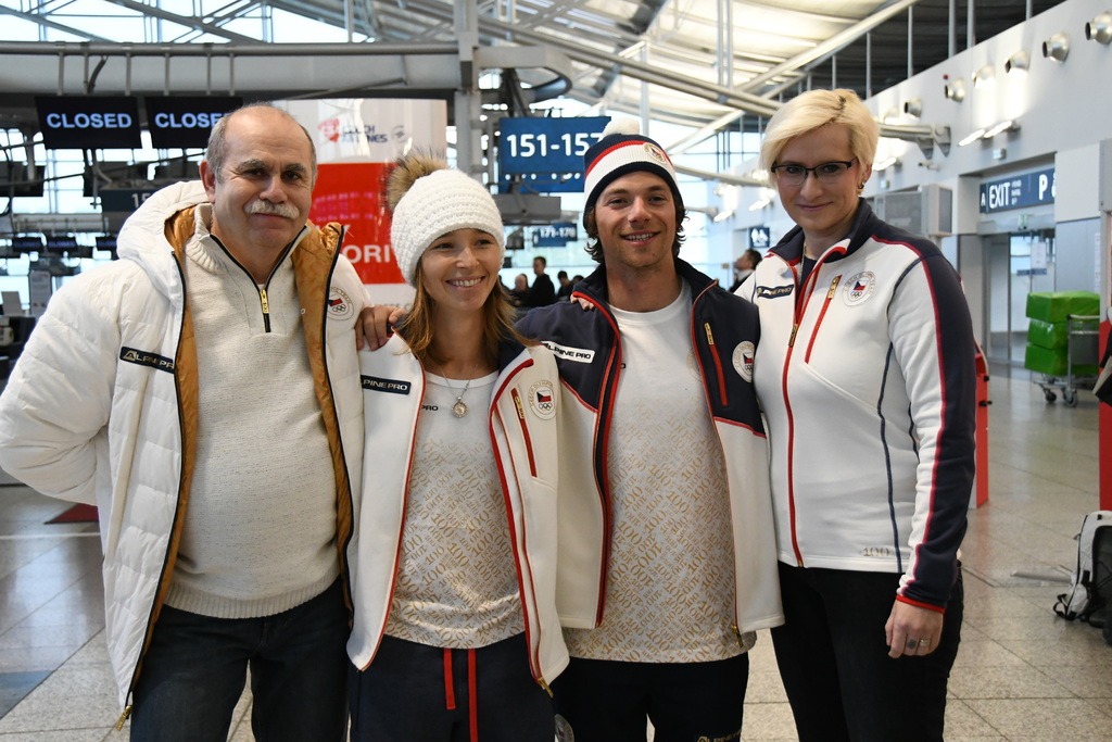 Ředitel Dukly Jaroslav Priščák, Šárka Pančochová, Petr Horál a ministryně obrany Karla Šlechtová 