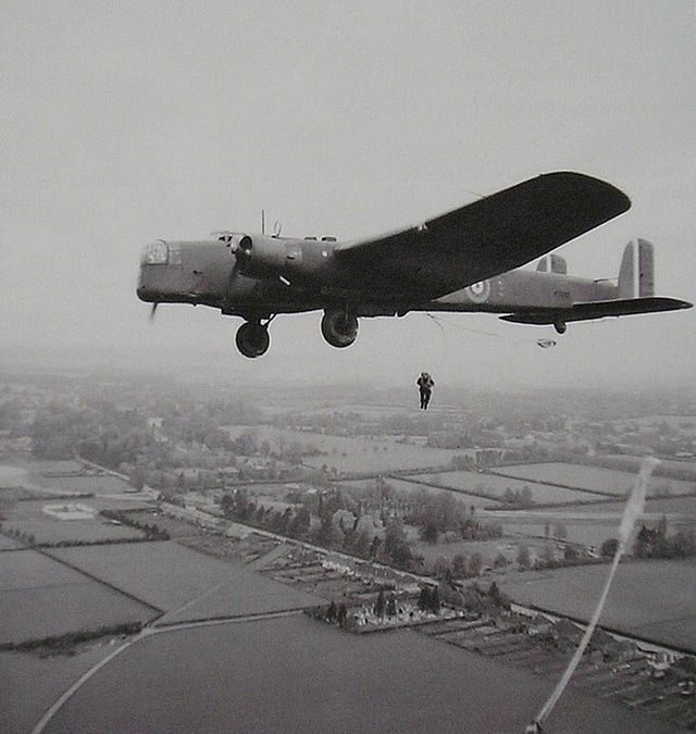 Britské letouny, z nichž se skákalo