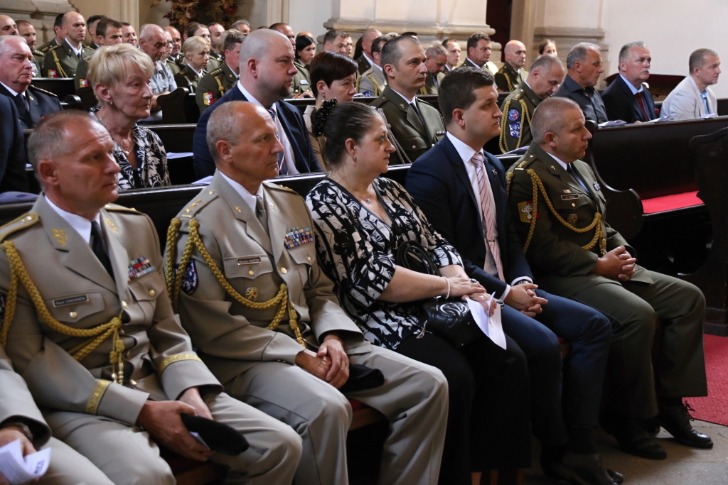 Rodina plukovníka Šverdíka a významní hosté