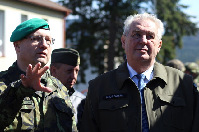 Role průvodce se ujal zástupce velitele 13. dp, plukovník Jiří Kývala