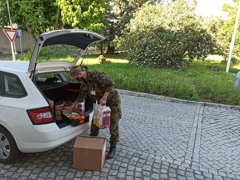 Rozvoz stravy pro nasazené vojáky