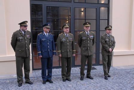 Plukovník Aleš Knížek, brigádní generál František Ridzák, generálmajor Jaromír Zůna, generálporučík Jiří Baloun a plukovník Michal Burian