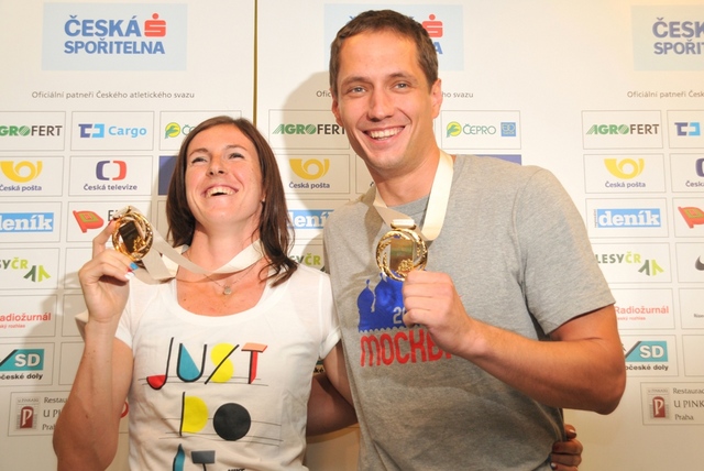 Šampioni Hejnová a Veselý se svými zlaty