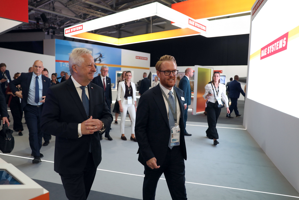 Ministr obrany Jaromír Zůna se zúčastnil mezinárodního aerosalonu Farnborough International Airshow