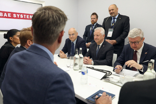 Ministr obrany Jaromír Zůna se zúčastnil mezinárodního aerosalonu Farnborough International Airshow