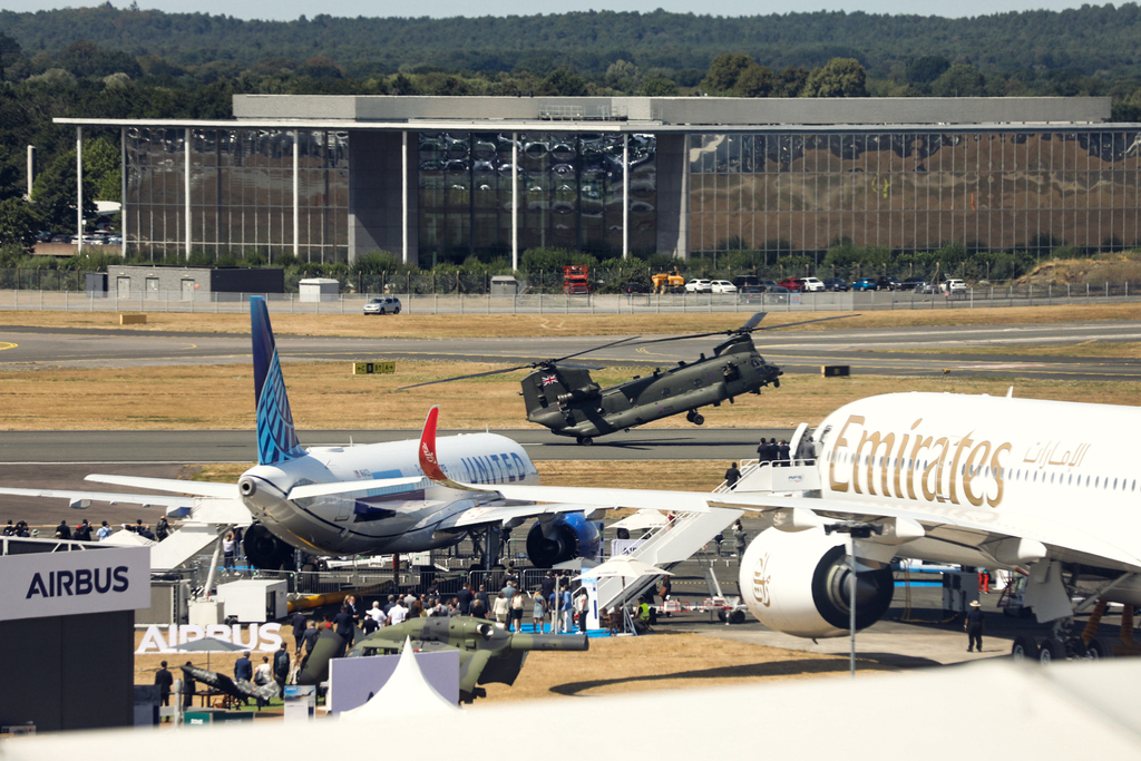 Ministr obrany Jaromír Zůna se zúčastnil mezinárodního aerosalonu Farnborough International Airshow