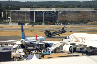 Ministr obrany Jaromír Zůna se zúčastnil mezinárodního aerosalonu Farnborough International Airshow
