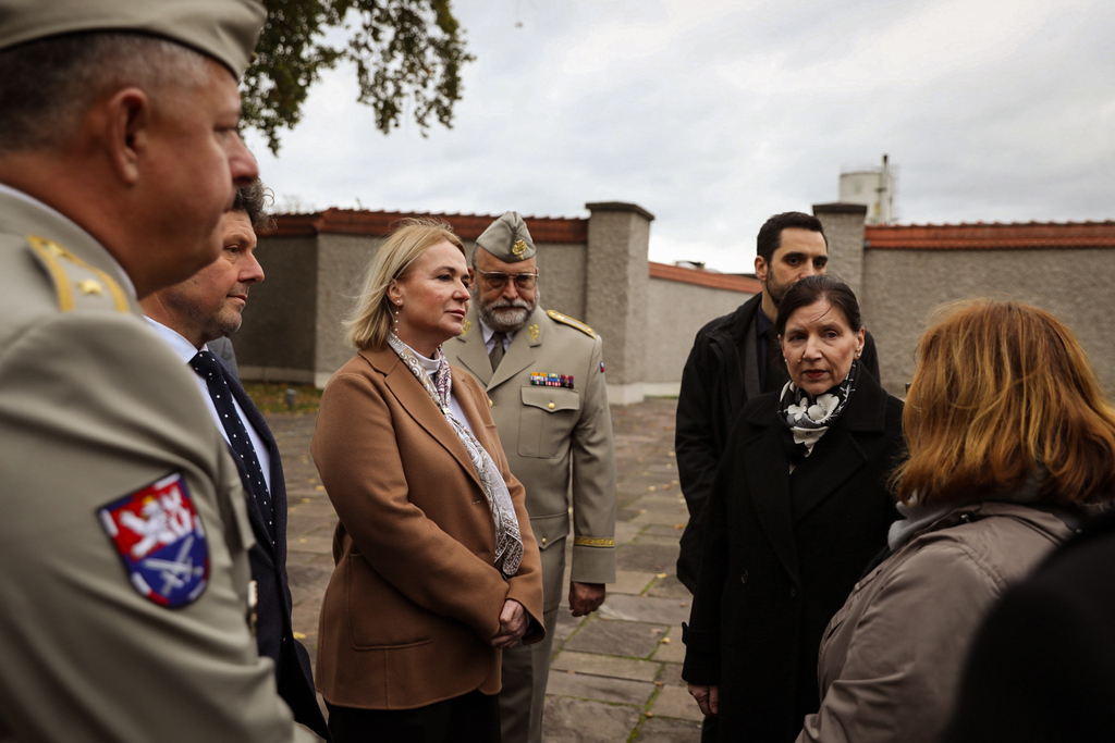 Ministryně obrany uctila památku Čechoslováků v Plötzensee