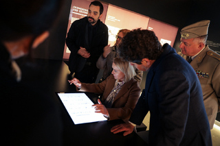 Ministryně obrany uctila památku Čechoslováků v Plötzensee