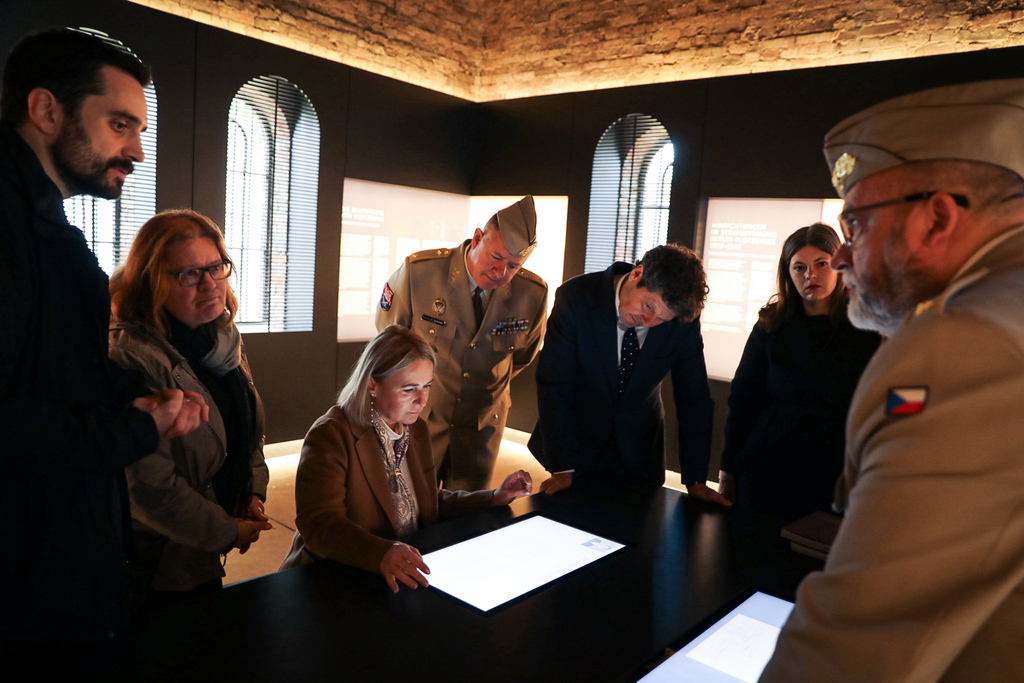 Ministryně obrany uctila památku Čechoslováků v Plötzensee