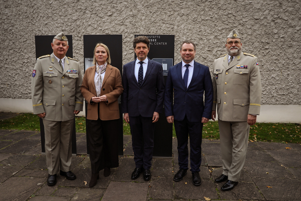 Ministryně obrany uctila památku Čechoslováků v Plötzensee