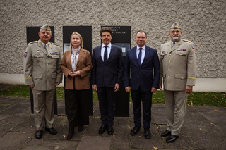 Ministryně obrany uctila památku Čechoslováků v Plötzensee