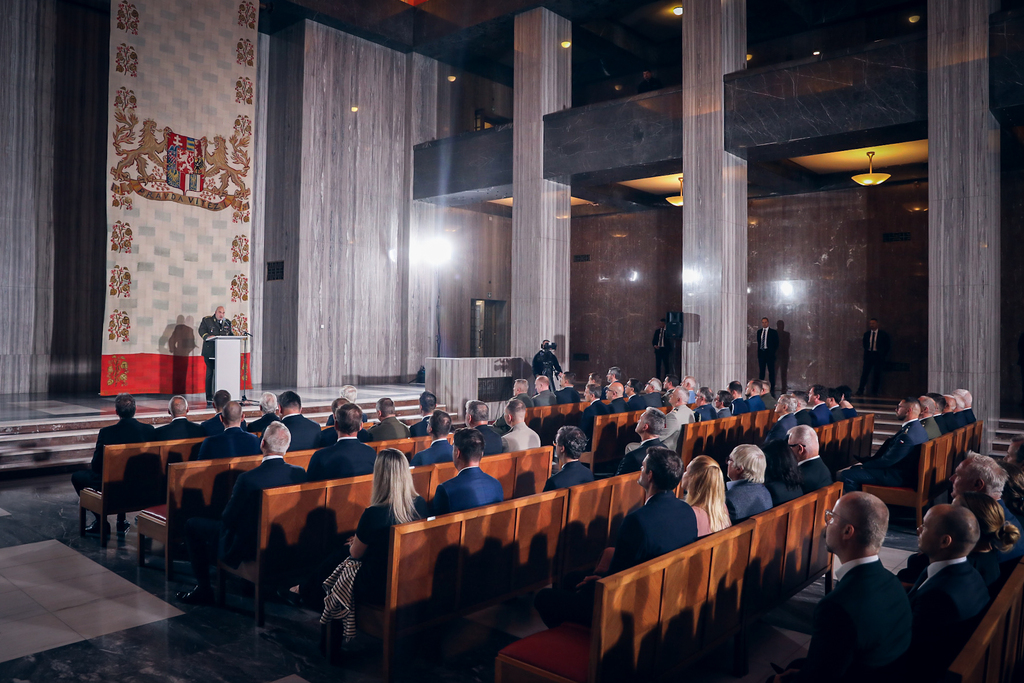 V Národním památníku na Vítkově s hrobem Neznámého vojína se otevřela stálá expozice Symboly státnosti
