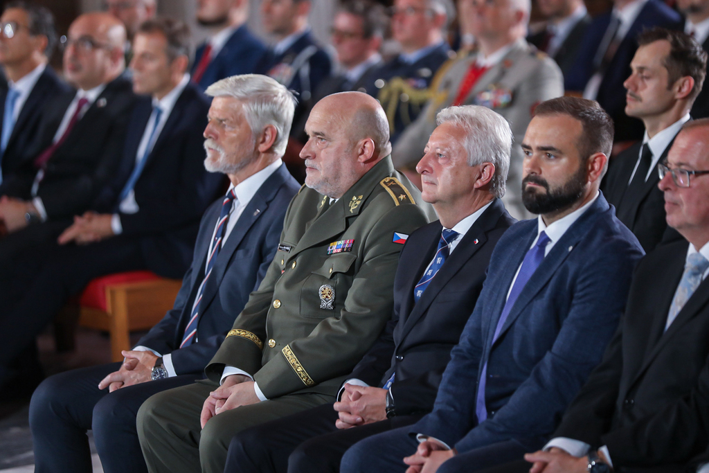 V Národním památníku na Vítkově s hrobem Neznámého vojína se otevřela stálá expozice Symboly státnosti