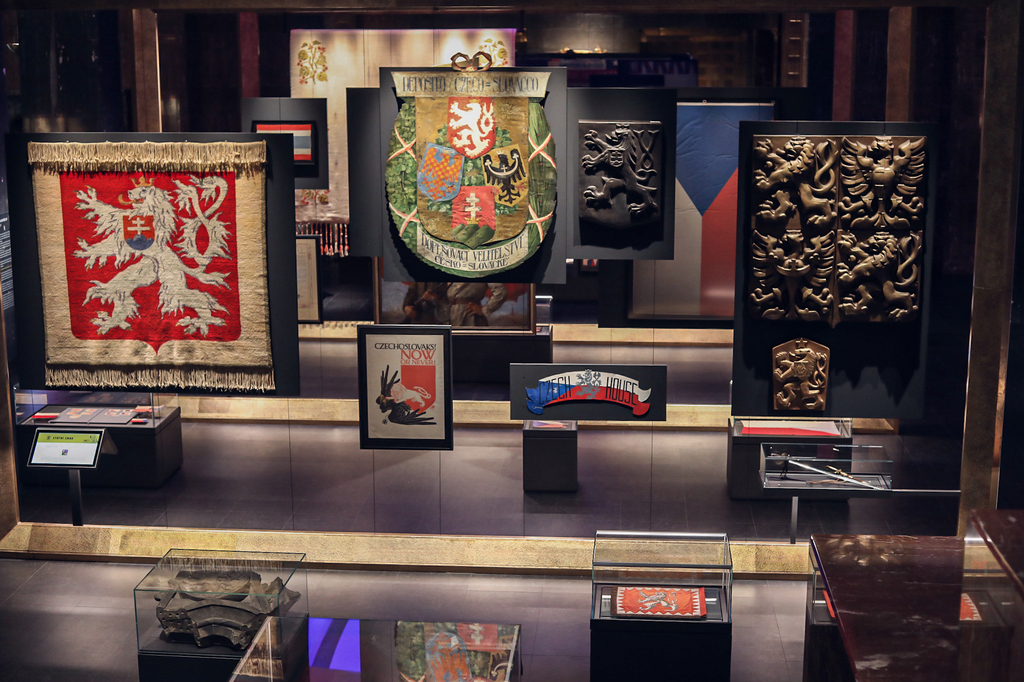 V Národním památníku na Vítkově s hrobem Neznámého vojína se otevřela stálá expozice Symboly státnosti