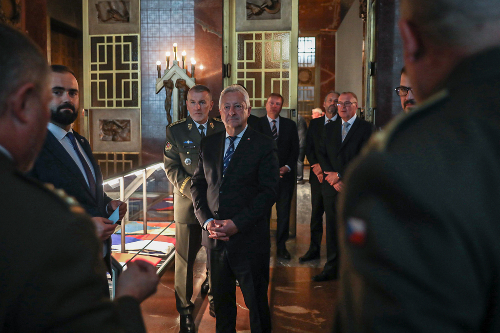 V Národním památníku na Vítkově s hrobem Neznámého vojína se otevřela stálá expozice Symboly státnosti