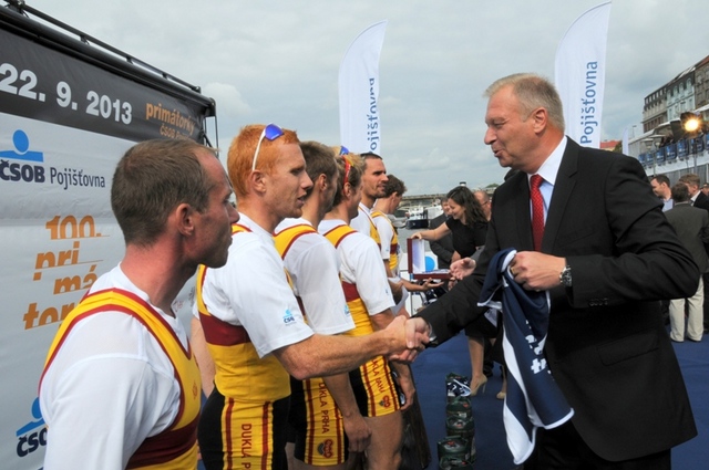 Šerpy vítězné osmě předával ministr Picek