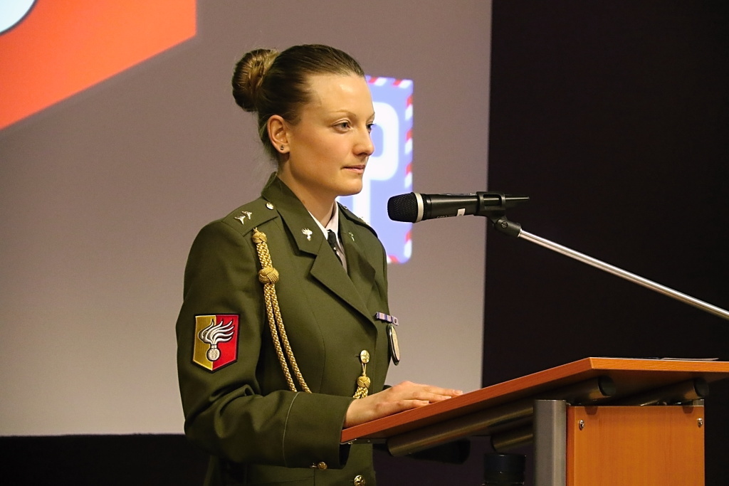Slavnostním dnem provázela poručice Nikola Hájková, pokořitelka kanálu La Manche