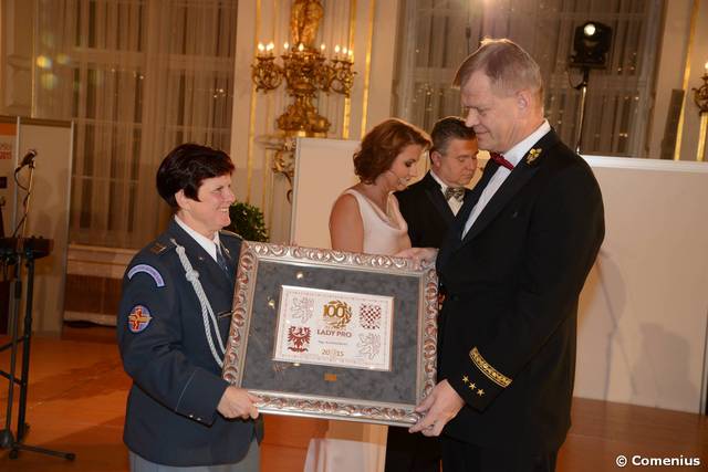 Titulem Lady Pro byla oceněna praporčice Olga Kadrnožková, zdravotní sestra vojenské letecké záchranné služby v Plzni-Líních. 