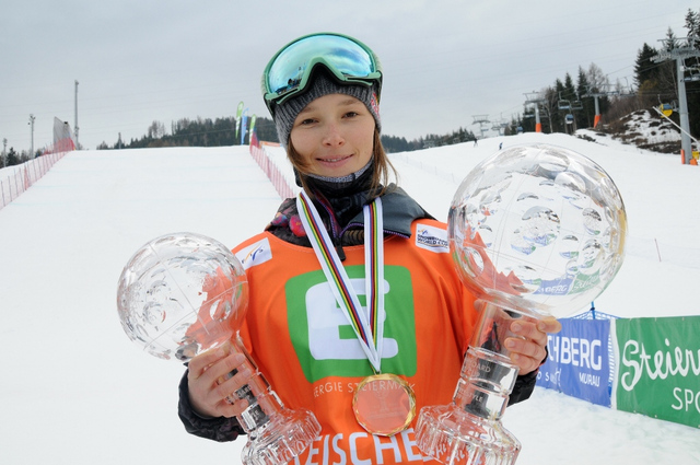 Snowboardistka Pančochová vyhrála Světový pohár a má velký i malý křišťálový glóbus