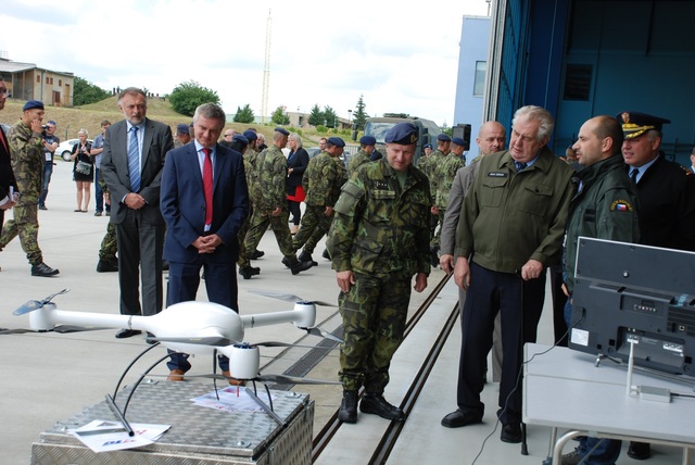 Součástí ukázek bylo představení bezpilotních prostředků