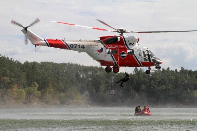 Součinnostní cvičení pilotů a leteckých záchranářů 04