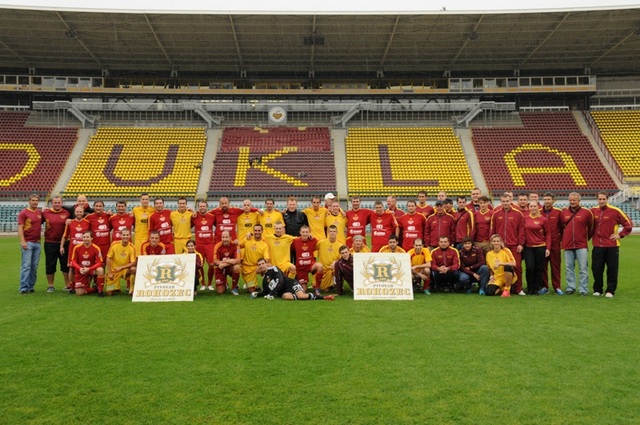 Společná fotka atletů a fotbalistů