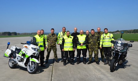 Společná fotografie českých a slovenských policistů