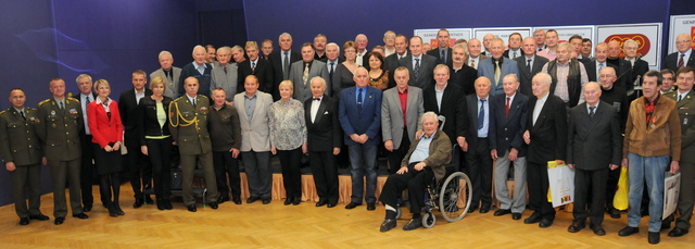 Společná fotografie jubilantů a gratulantů