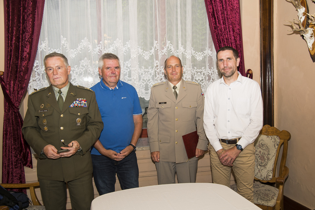 Z podpisu první realizační dohody mezi KVV Pardubice a OK Lokomotiva Pardubice