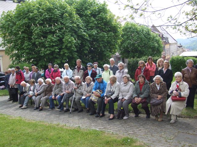 Společné foto - bývalí političtí vězni a jejich pozůstalí 