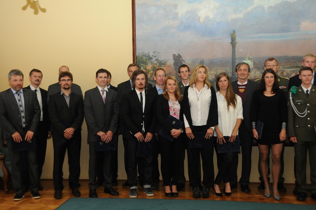 Sportovci a trenéři s ministrem a NGŠ