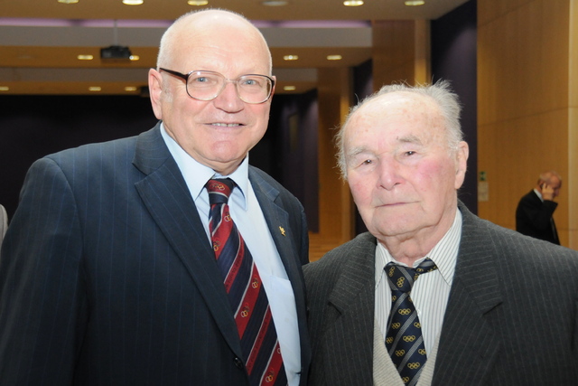 Sportovní střelci - olympijský vítěz Jan Kůrka a nejstarší jubilant 90letý František Maxa
