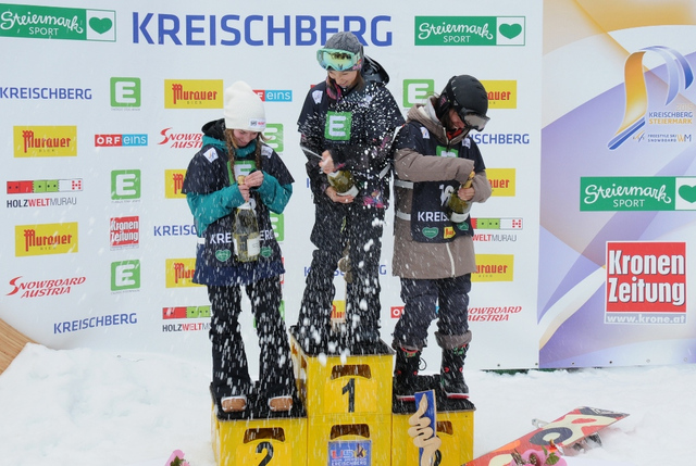 Sprcha sektem na stupních vítězů snowboardistek