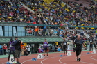 Stadion Juliska při MJO před startem běhu mužů s Pavlem Maslákem na 400 m